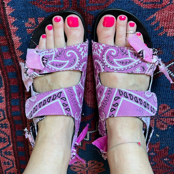 Arizona Love Apache Pink Bandana Sandals Size 41 - Picture 2 of 5